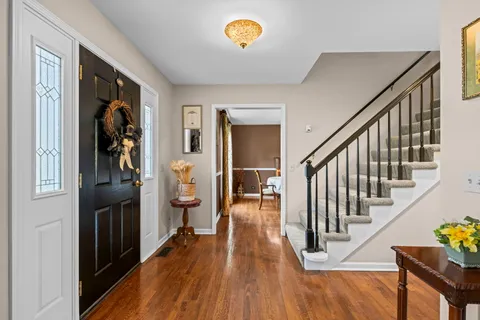 $750,000 | 12 Thornfield Lane, Hawthorn Woods, IL 60047