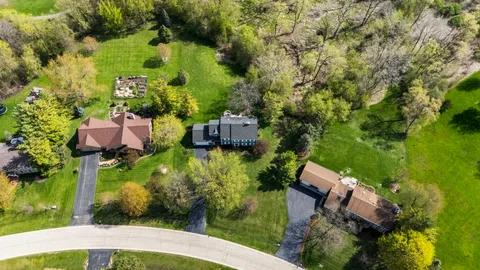 $750,000 | 12 Thornfield Lane, Hawthorn Woods, IL 60047