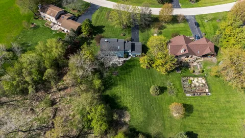 $750,000 | 12 Thornfield Lane, Hawthorn Woods, IL 60047