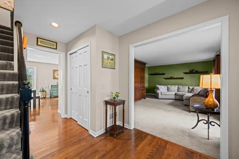 $750,000 | 12 Thornfield Lane, Hawthorn Woods, IL 60047