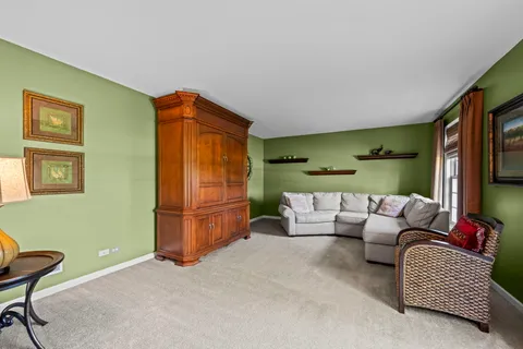 $750,000 | 12 Thornfield Lane, Hawthorn Woods, IL 60047