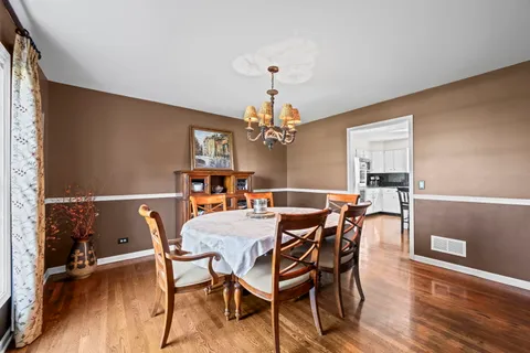 $750,000 | 12 Thornfield Lane, Hawthorn Woods, IL 60047