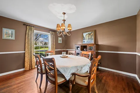 $750,000 | 12 Thornfield Lane, Hawthorn Woods, IL 60047