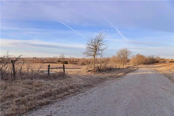 $370,224 | East 220th Lane, Bethany, MO 64424