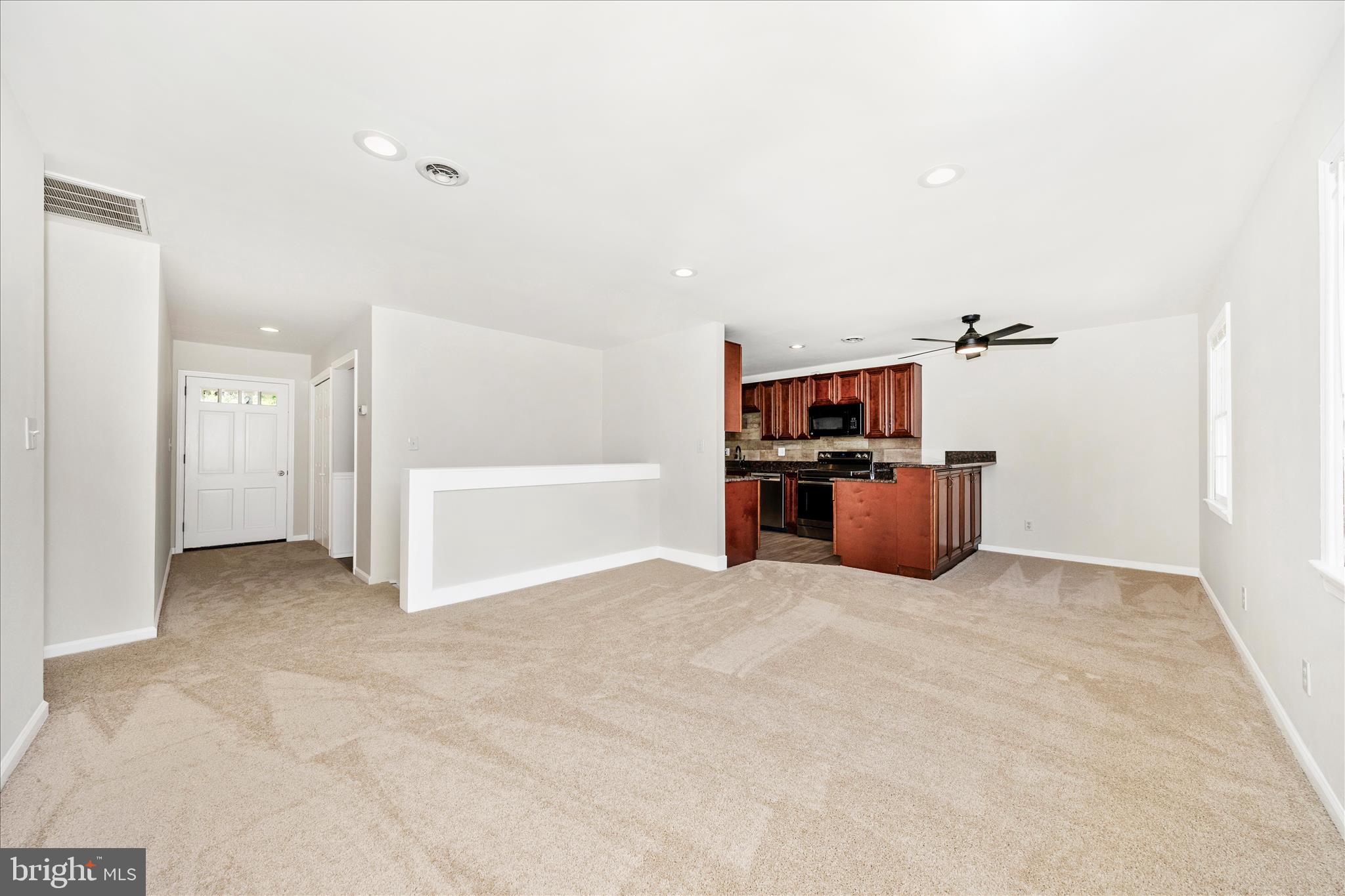 3007 Green Valley Road Ijamsville, MD 21754 - Photo 6 of 53 Living Room