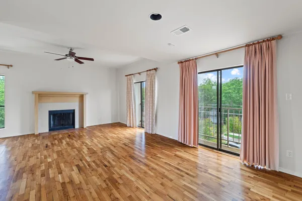 $2,100 | 409 East 38th Street, Unit 305, Austin, TX 78705