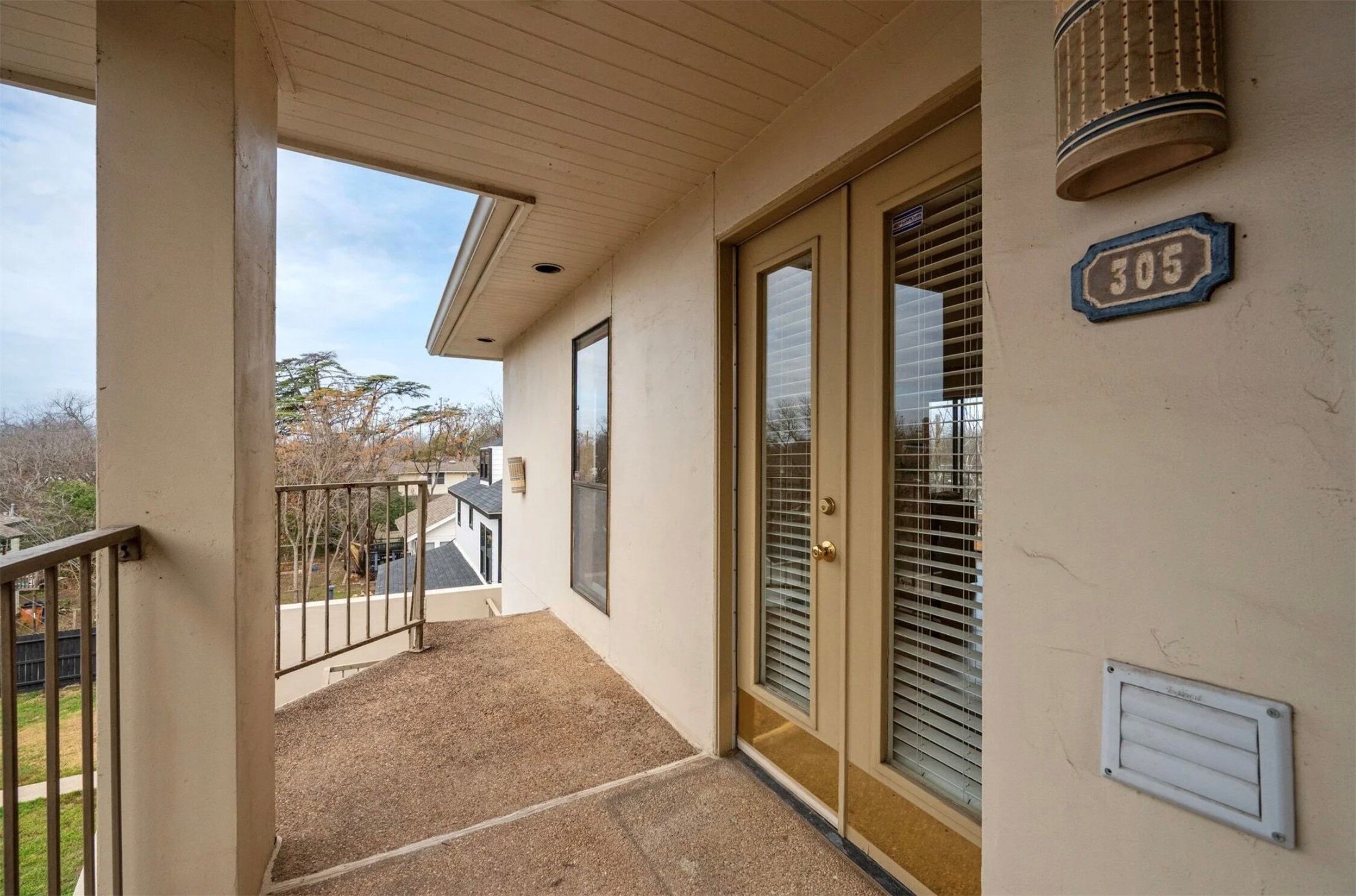 409 East 38th Street, Unit 305 Austin, TX 78705 - Photo 19 of 22 Front door