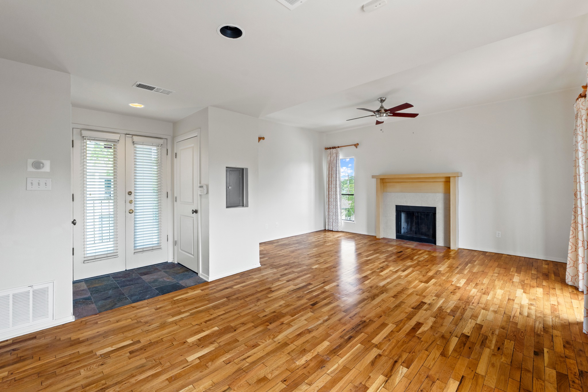 409 East 38th Street, Unit 305 Austin, TX 78705 - Photo 2 of 22 Entrance to open concept dining/living space