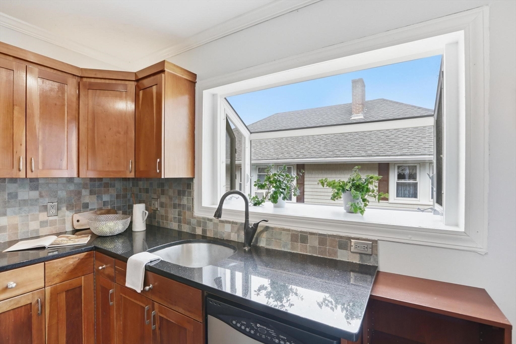 72-74 Parmenter Road, Unit 2 Waltham, MA 02453 - Photo 26 of 38