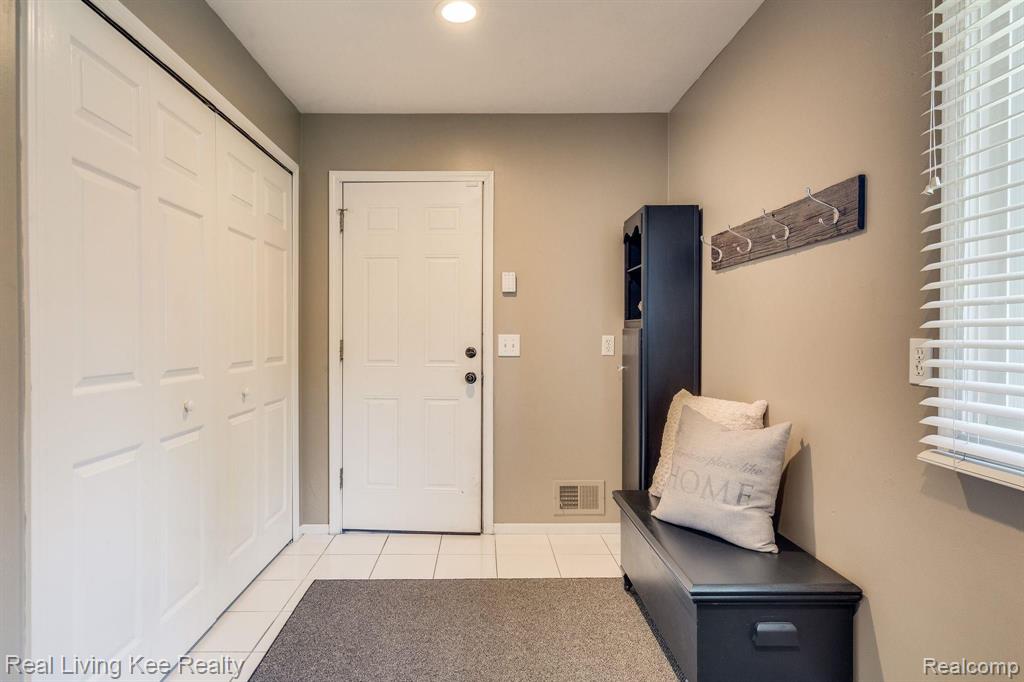 1730 Jason Circle Rochester Hills, MI 48306 - Photo 17 of 31