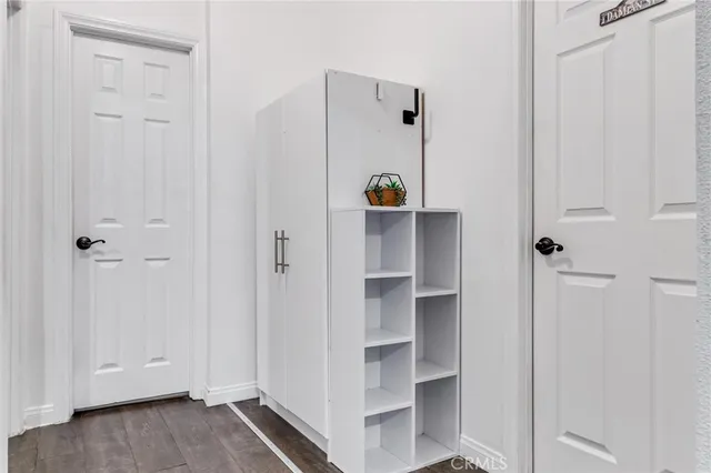 a view of walk in closet with cabinet and entryway