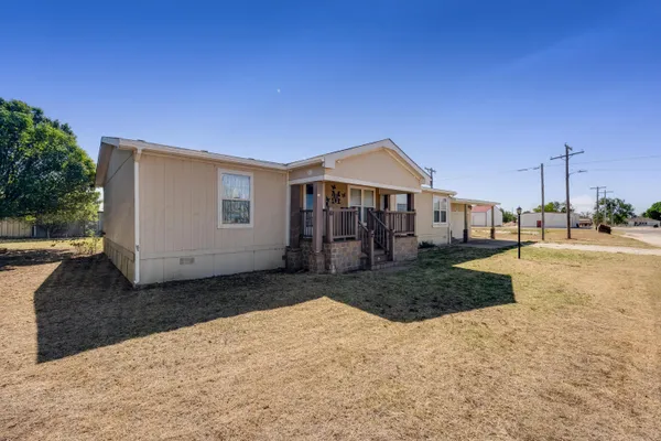 $185,000 | 118 Miami Avenue, Mobeetie, TX 79061