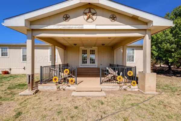 $185,000 | 118 Miami Avenue, Mobeetie, TX 79061