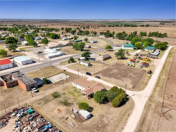 $185,000 | 118 Miami Avenue, Mobeetie, TX 79061