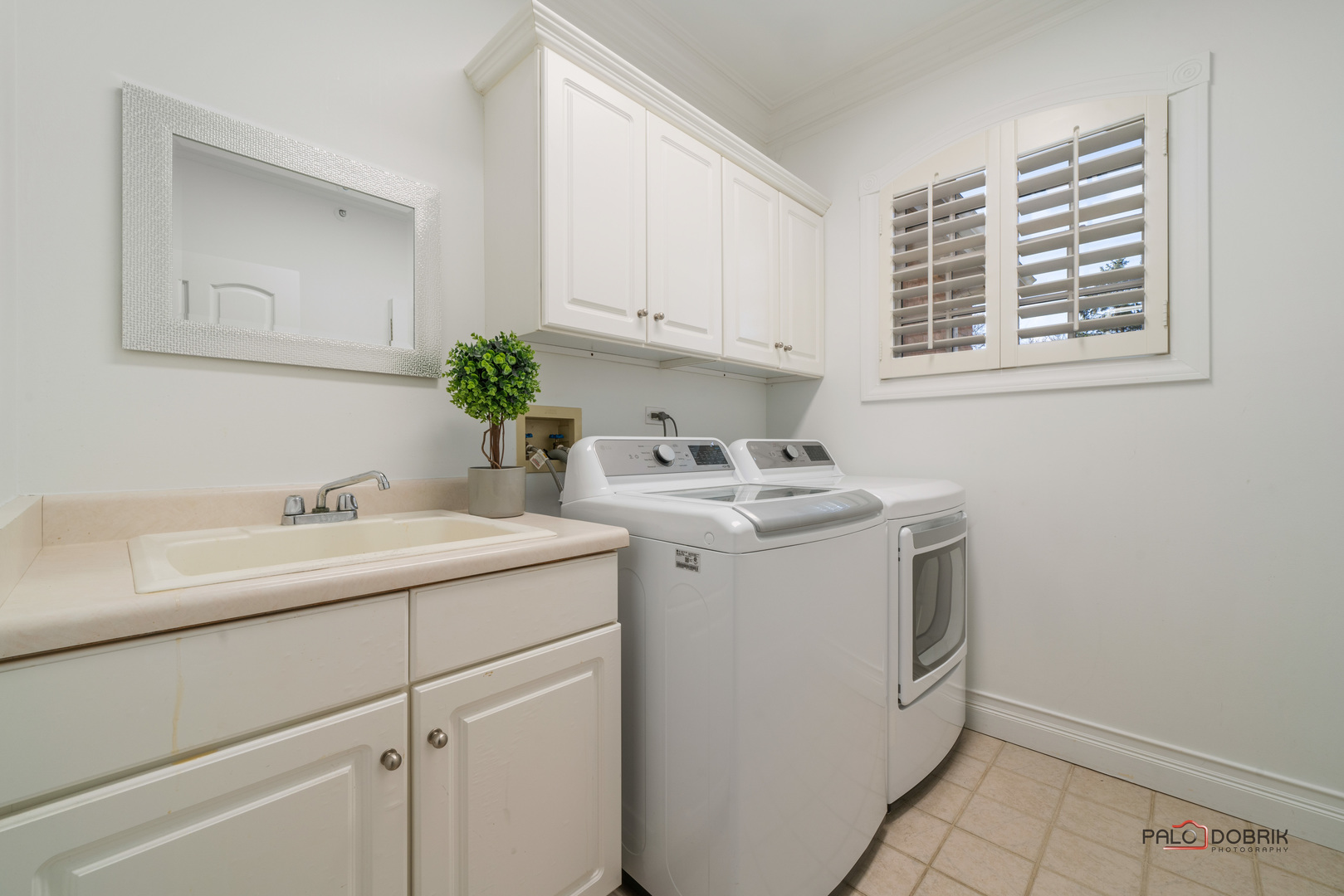 2307 Old Hicks Road Long Grove, IL 60047 - Photo 30 of 59 a utility room with sink dryer and washer