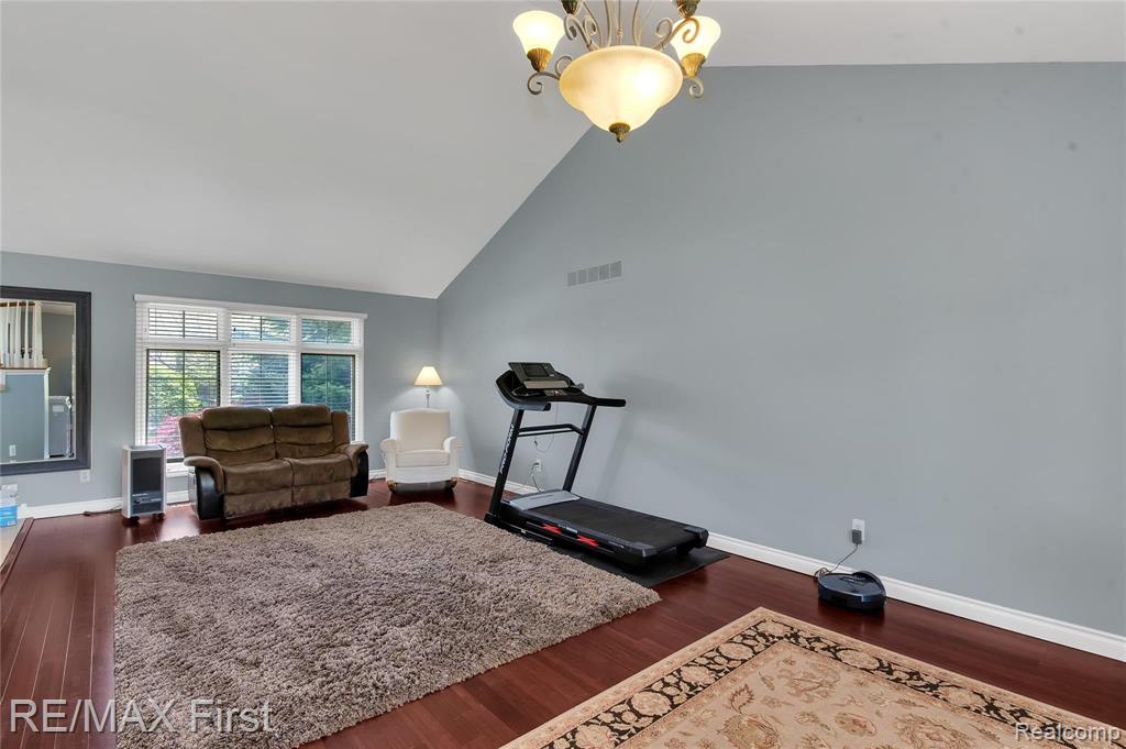 1012 Rochelle Park Drive Rochester Hills, MI 48309 - Photo 14 of 38