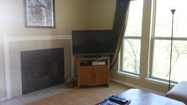 $1,750 | 2414 Longview Street, Unit 201, Austin, TX 78705