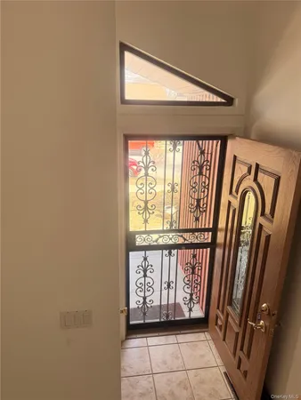 $4,000 | 53 Kirkwood Road, Unit LEFT, Port Washington, NY 11050