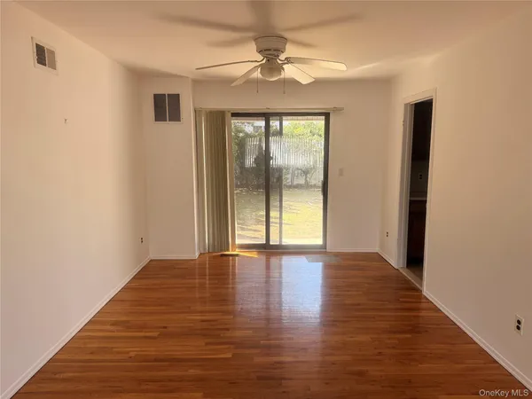 $4,000 | 53 Kirkwood Road, Unit LEFT, Port Washington, NY 11050