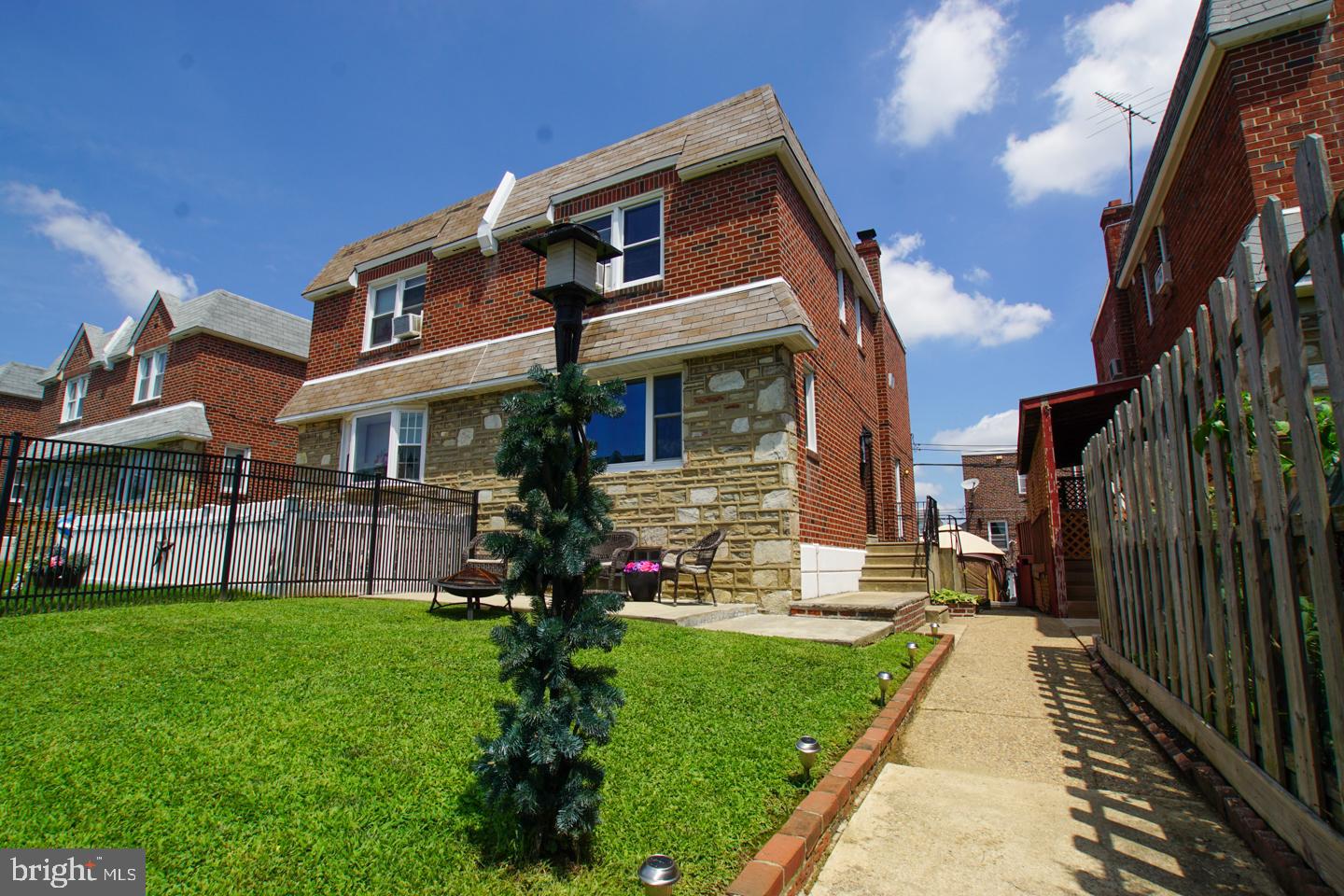 1819 Danforth Street Philadelphia, PA 19152 - Photo 4 of 51 Gallery Image 4