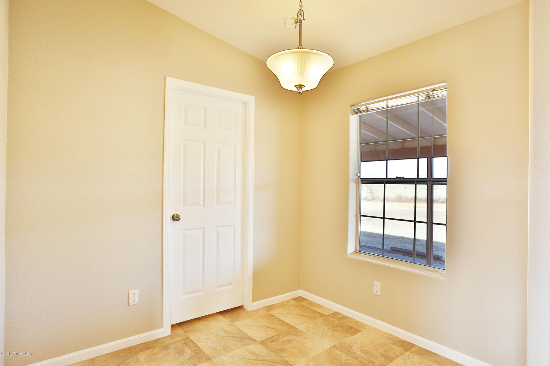 1370 West Antelope Run Road Paulden, AZ 86334 - Photo 17 of 35 Dining