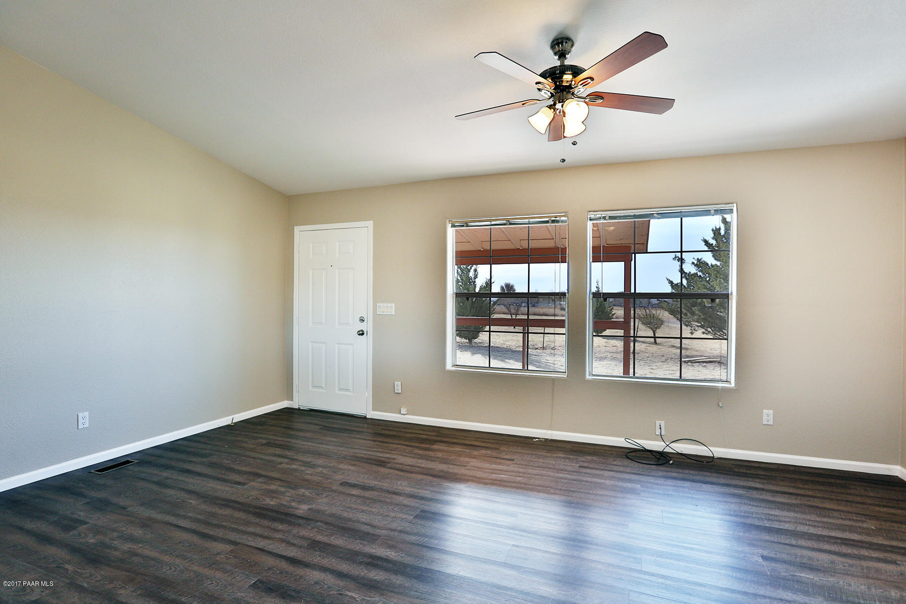 1370 West Antelope Run Road Paulden, AZ 86334 - Photo 27 of 35 Living Room