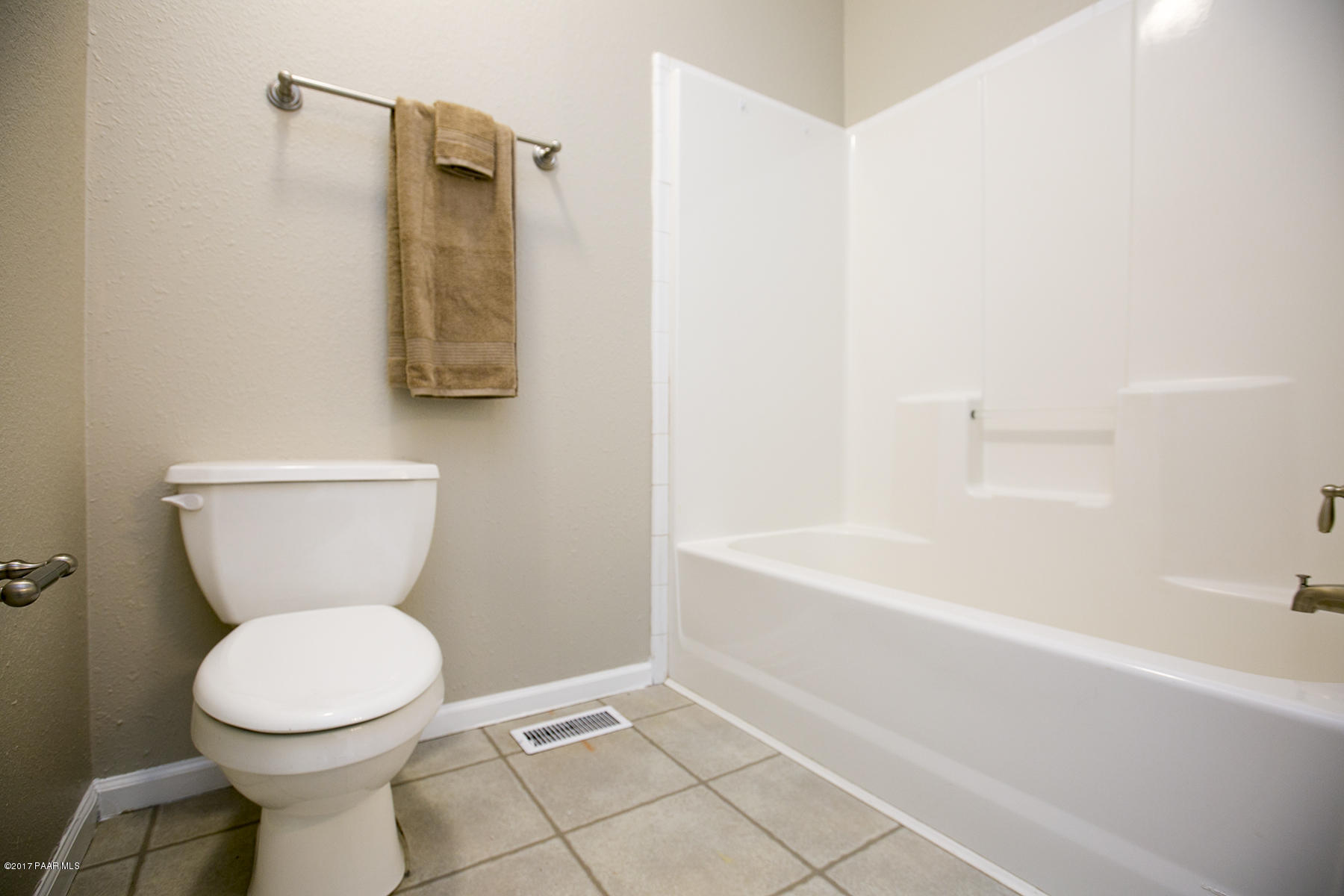 1370 West Antelope Run Road Paulden, AZ 86334 - Photo 28 of 35 Primary Bath (2)