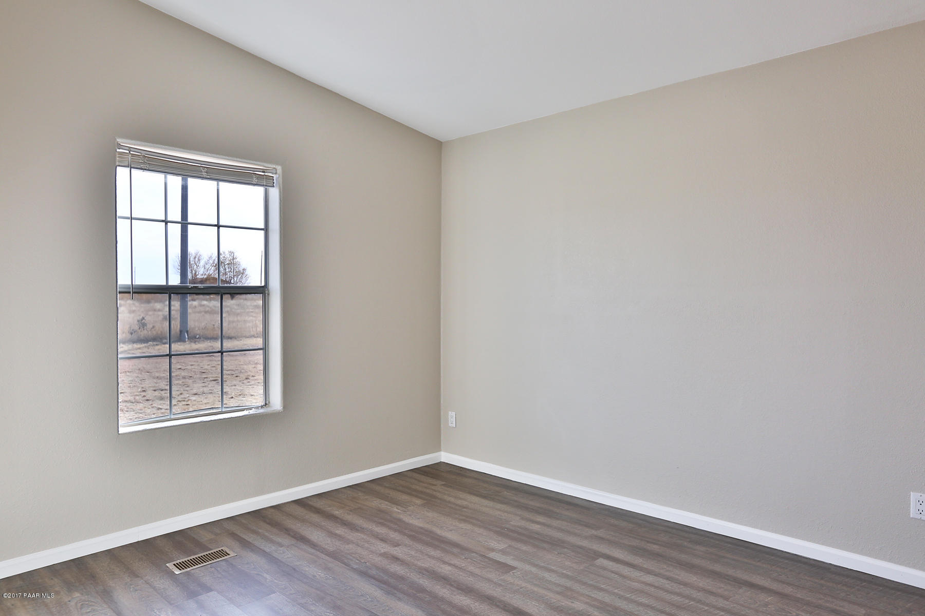 1370 West Antelope Run Road Paulden, AZ 86334 - Photo 31 of 35 Primary Bed