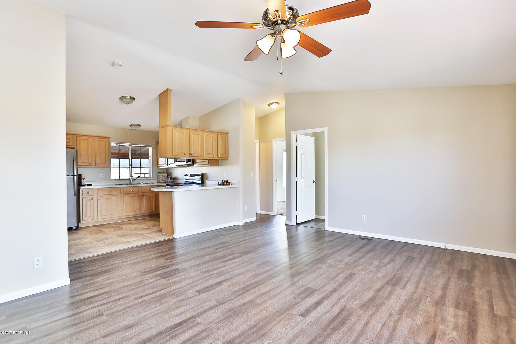 1370 West Antelope Run Road Paulden, AZ 86334 - Photo 6 of 35 Living Kitchen