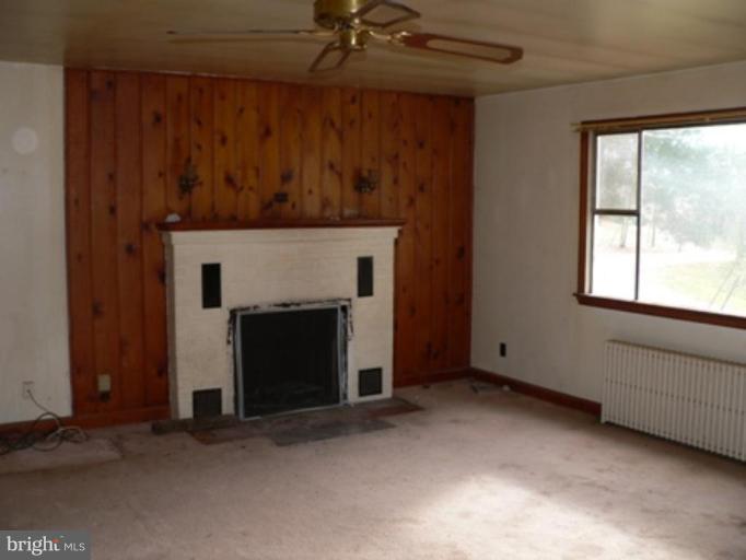 19111 Mockingbird Heights Road Triangle, VA 22172 - Photo 2 of 7 Living Room