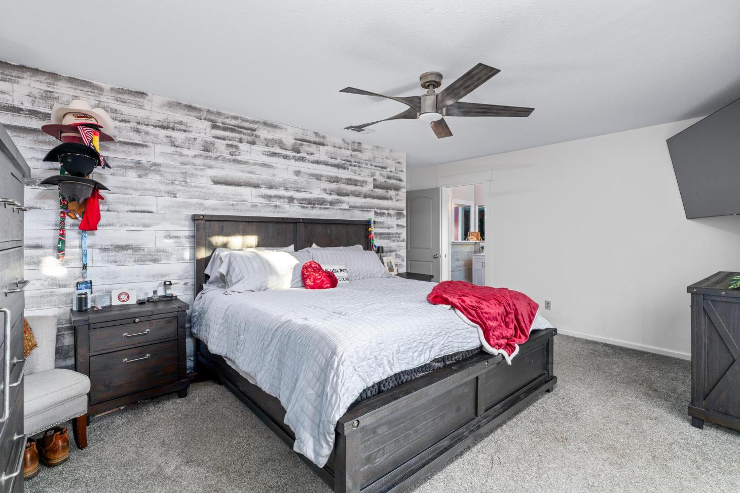 13791 Castle Road Manteca, CA 95336 - Photo 31 of 96 a bedroom with a bed and a couch
