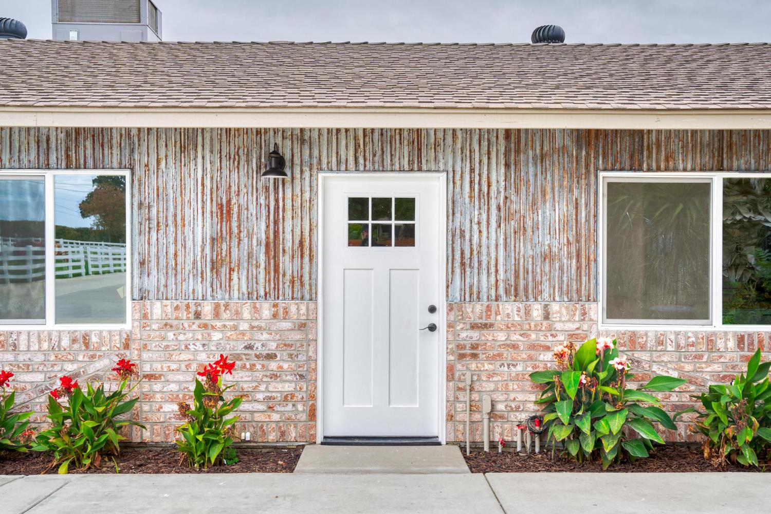 13791 Castle Road Manteca, CA 95336 - Photo 50 of 96 a front view of a house with a flower garden