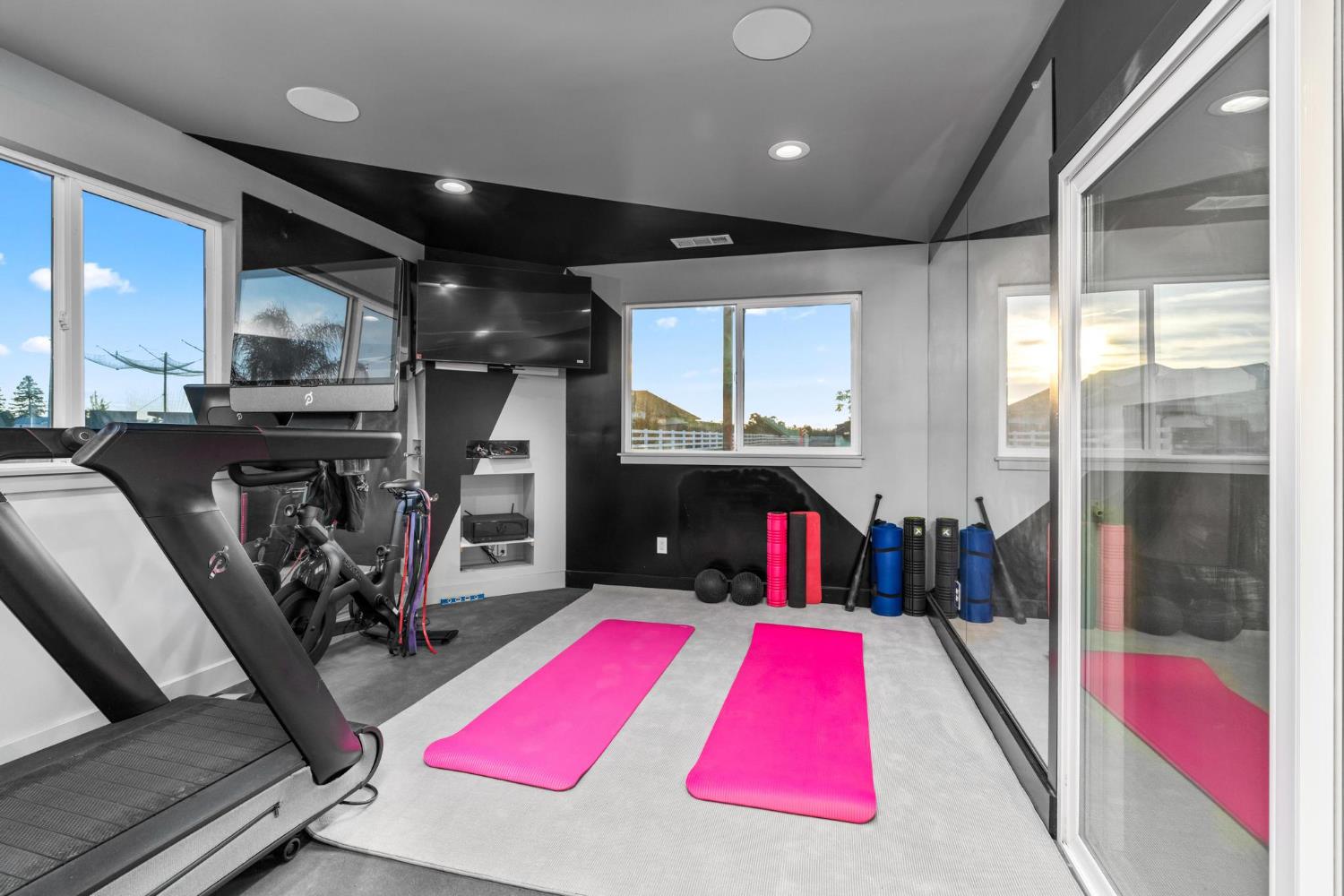 13791 Castle Road Manteca, CA 95336 - Photo 60 of 96 workout room with lofted ceiling and recessed lighting