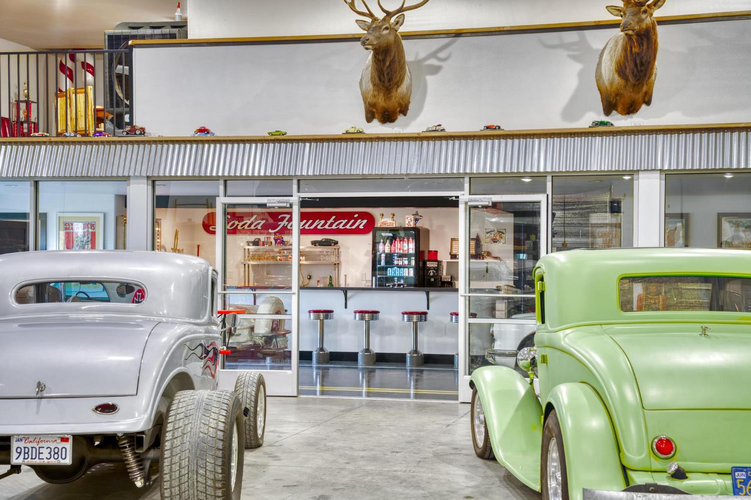 13791 Castle Road Manteca, CA 95336 - Photo 78 of 96 interior shop - access to 50'2 style ice cream shop