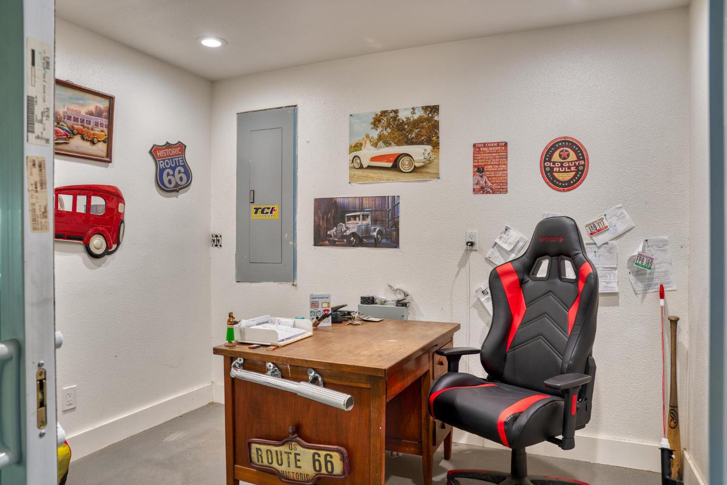 13791 Castle Road Manteca, CA 95336 - Photo 84 of 96 office in shop