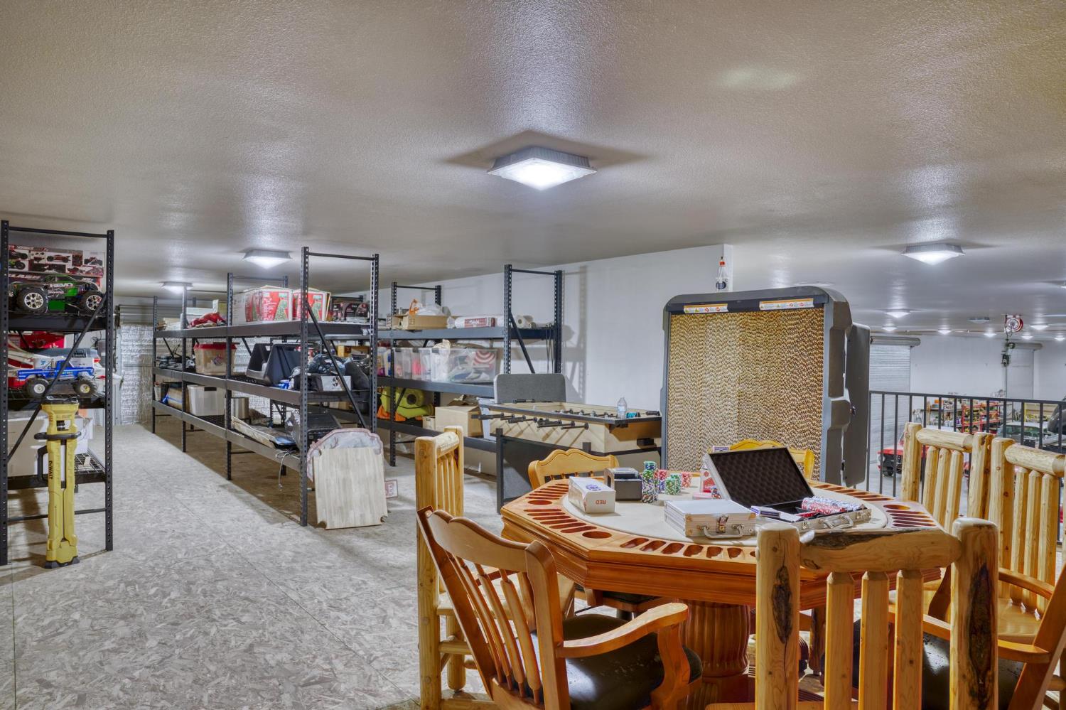 13791 Castle Road Manteca, CA 95336 - Photo 85 of 96 a work place with table and chairs