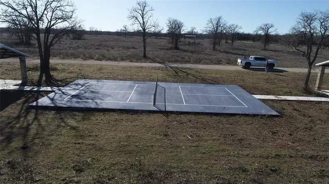 a view of a yard with an empty space