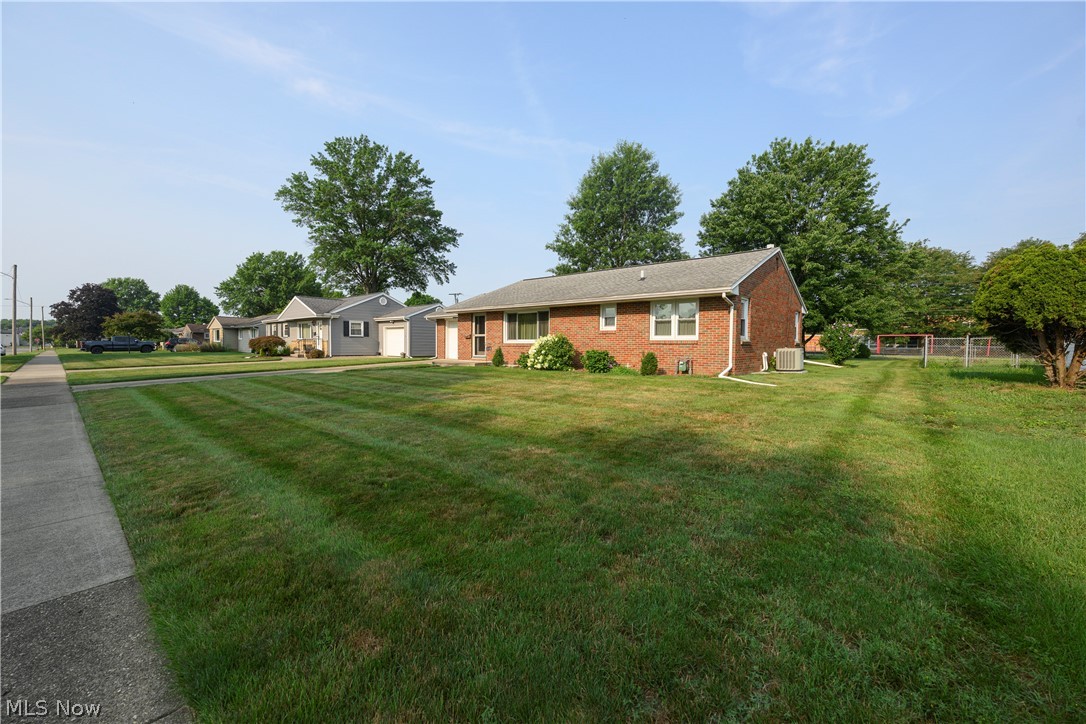 318 South Reeves Avenue Dover, OH 44622 - Photo 3 of 20