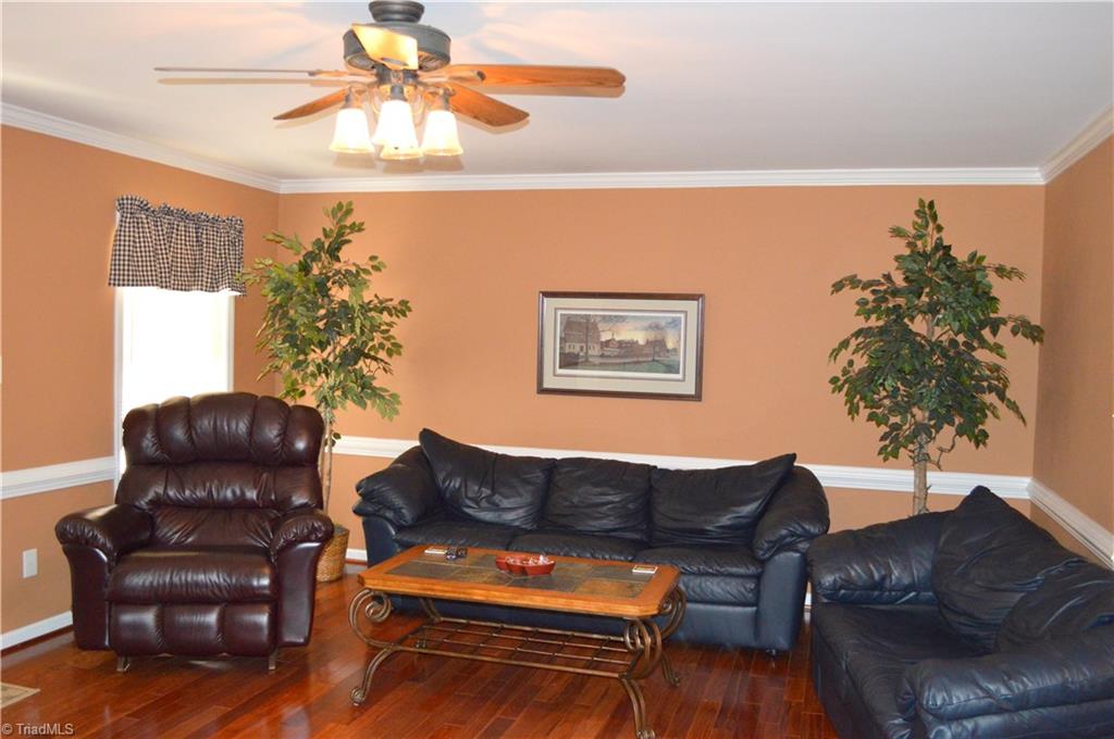1275 Ridge Road Pine Hall, NC 27042 - Photo 11 of 30 Living Room