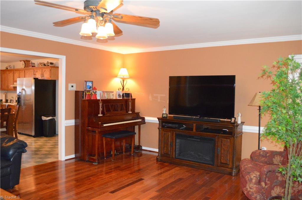 1275 Ridge Road Pine Hall, NC 27042 - Photo 12 of 30 Living Room