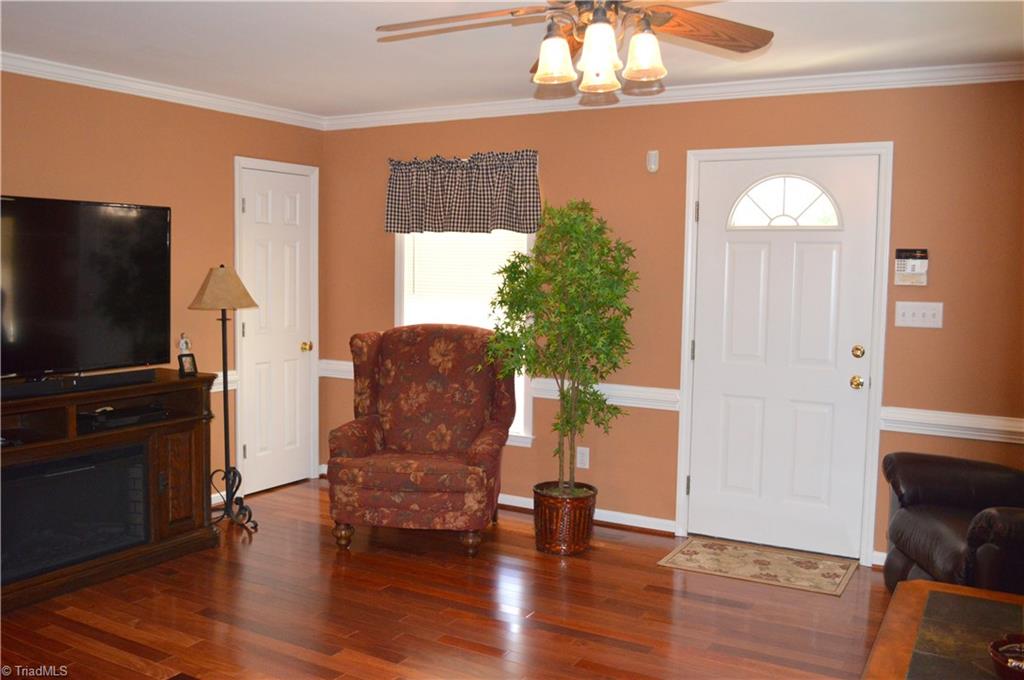 1275 Ridge Road Pine Hall, NC 27042 - Photo 10 of 30 Living Room