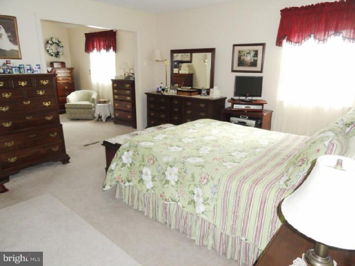 137 Harris Road Princeton Junction, NJ 08550 - Photo 12 of 21 Gallery Image 12