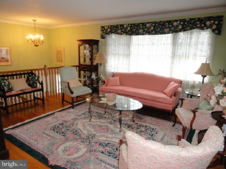 137 Harris Road Princeton Junction, NJ 08550 - Photo 3 of 21 Gallery Image 3
