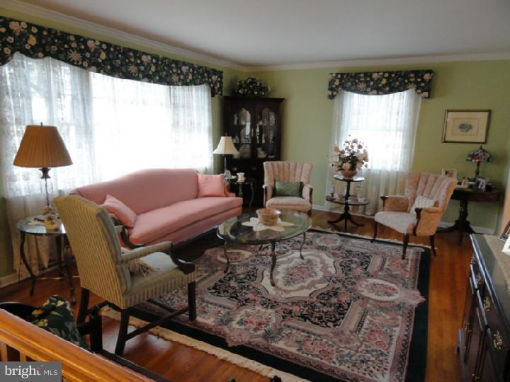 137 Harris Road Princeton Junction, NJ 08550 - Photo 4 of 21 Gallery Image 4