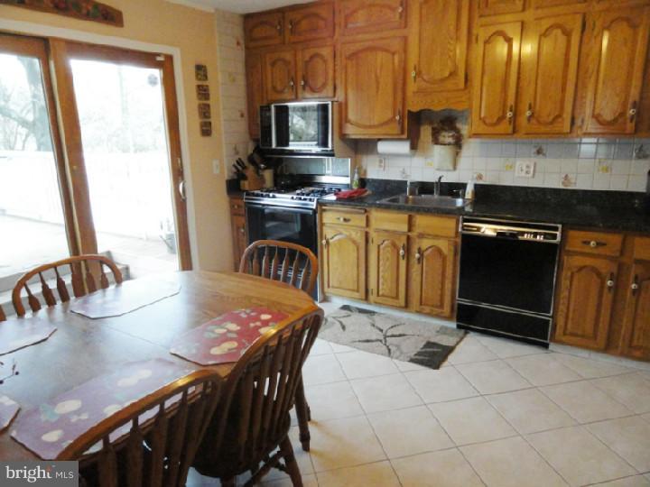 137 Harris Road Princeton Junction, NJ 08550 - Photo 7 of 21 Gallery Image 7