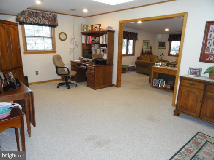 137 Harris Road Princeton Junction, NJ 08550 - Photo 9 of 21 Gallery Image 9