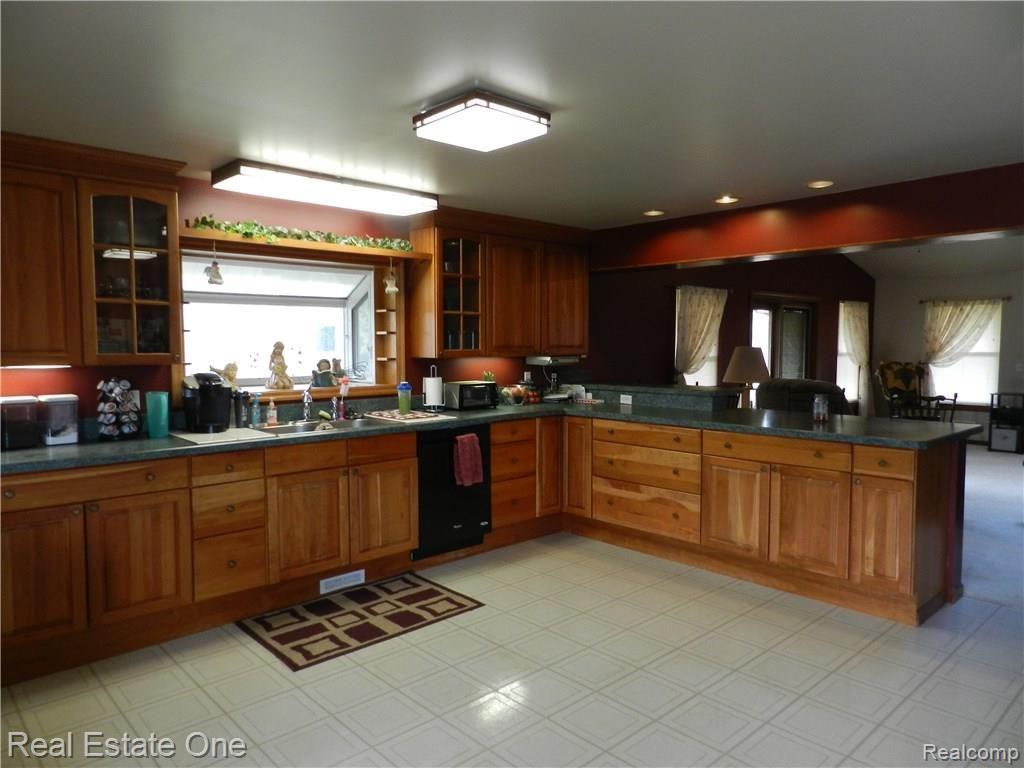 6910 Crandall Road Howell, MI 48855 - Photo 7 of 30 DSCN1839.JPG