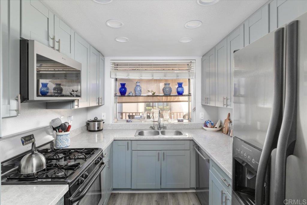 464 Devonshire Glen Escondido, CA 92027 - Photo 10 of 27