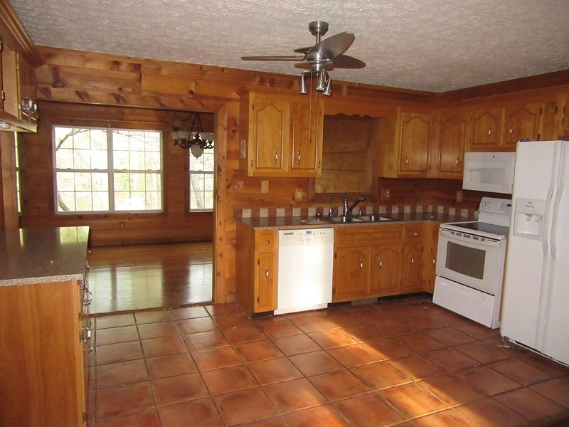 165 Renee Road Dover, TN 37058 - Photo 4 of 16 Gallery Image 4