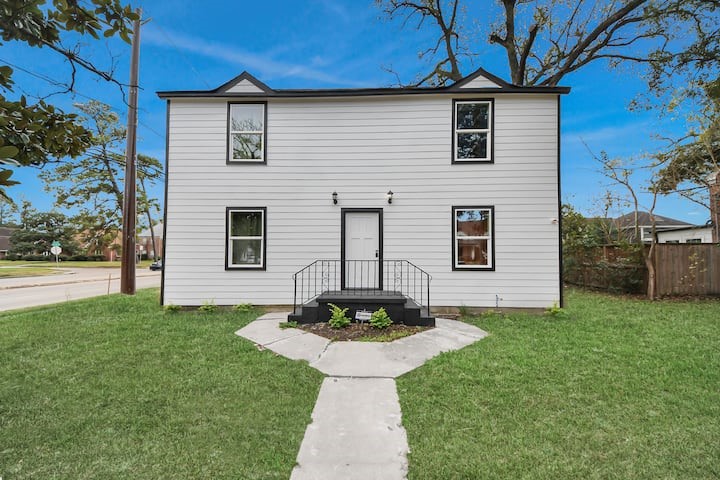 3760 Rio Vista Street Houston, TX 77021 - Photo 1 of 20